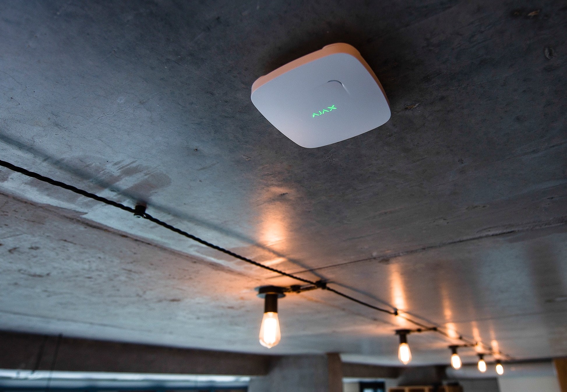 Ajax išmani belaidė namų apsaugos sistema signalizacija nuotolinis valdymas stebėjimo kameros bastionas dūmų detektorius interjeras baltas